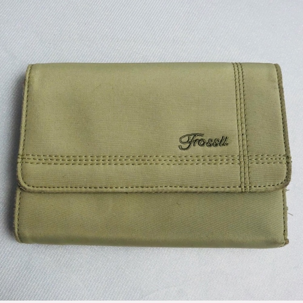 Fossil green canvas card and ID holder wallet